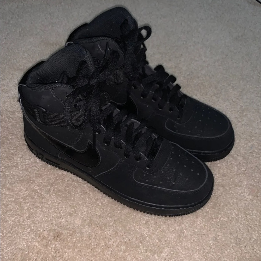 Black Air Force 1’s